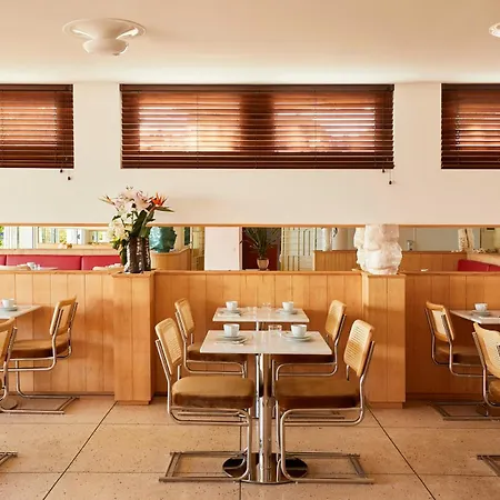 California Hotel 2*