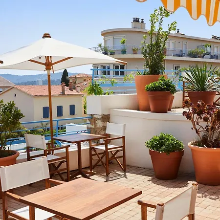 California Hotel 2*